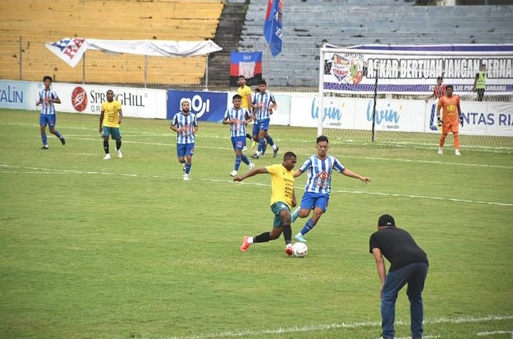 Berikan Dukungan, Ketua DPRD Pekanbaru Nonton Pertandingan PSPS Riau