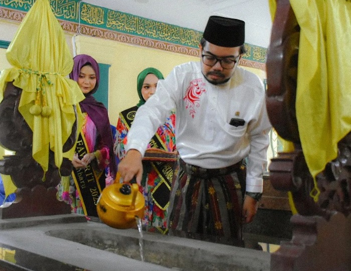 Sambut Ramadhan 1445 Hijriah, Ginda Burnama Ziarah ke Makam Pendiri Kota Pekanbaru