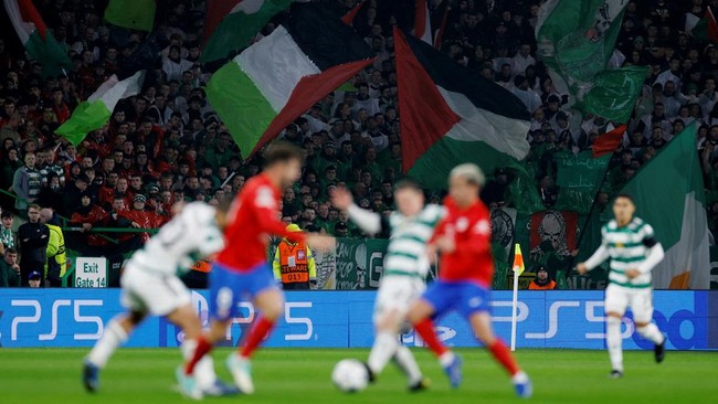 Celtic vs Atletico Madrid,Suporter Kibarkan Bendera Palestina